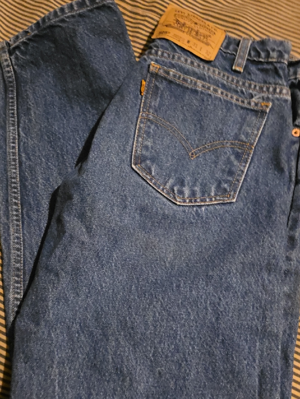Mens Levi 505 Jeans. Straight Leg. Regular Fit. Sz 31 X 32. Excellent Condition.